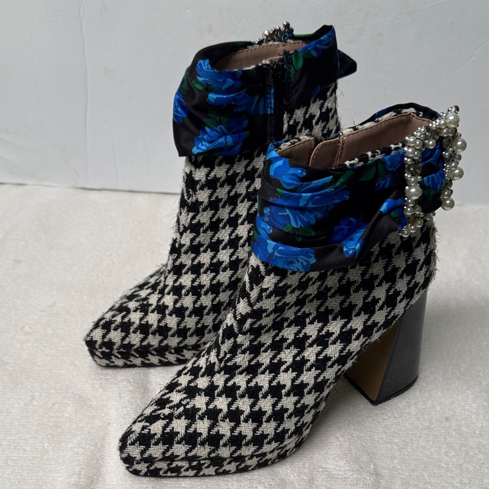 Betsey Johnson Idris Black & White Houndstooth Ankle Boots Size 7M